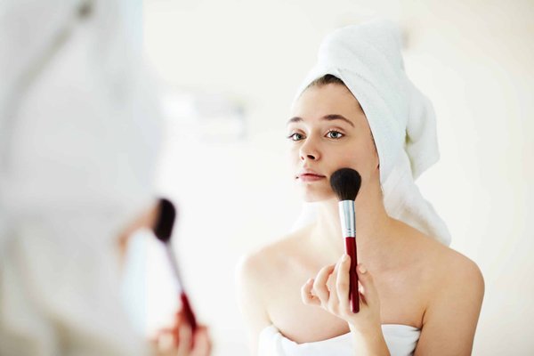 Comment faire un maquillage effet « yeux de biche » pour un regard captivant ?